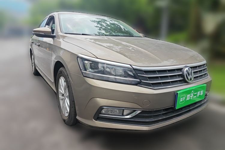 Used Volkswagen Passat 2016 330TSI DSG Luxury Edition Front Right 45 Deg