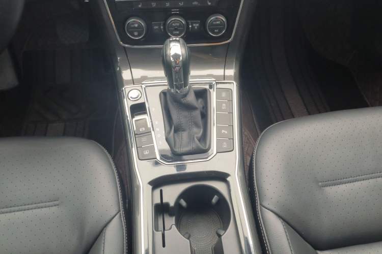 Used Volkswagen Passat 2016 330TSI DSG Prestige Edition Gear Lever