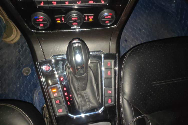 Used Volkswagen Passat 2016 330TSI DSG Prestige Edition Gear Lever
