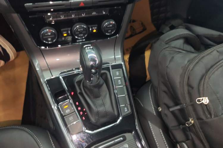 Used Volkswagen Passat 2016 330TSI DSG Luxury Edition Gear Lever