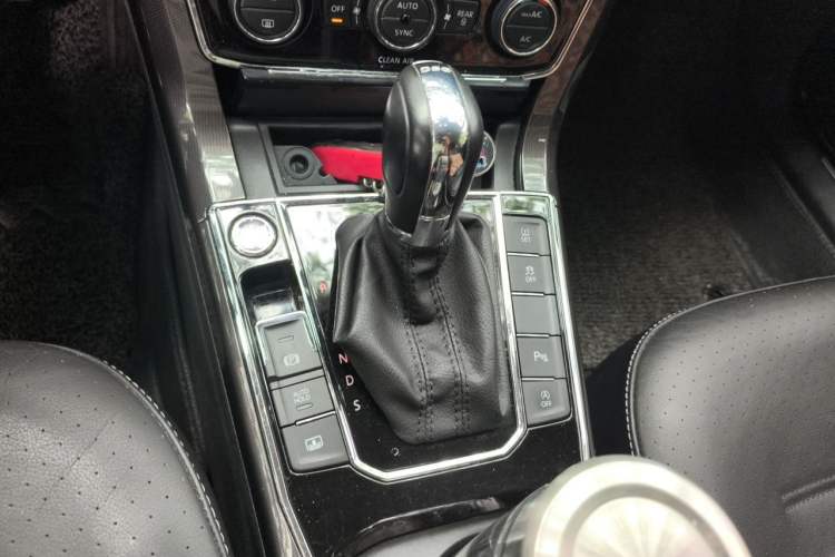 Used Volkswagen Passat 2016 330TSI DSG Prestige Edition Gear Lever