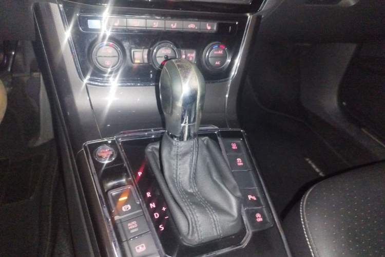 Used Volkswagen Passat 2016 330TSI DSG Prestige Edition Gear Lever