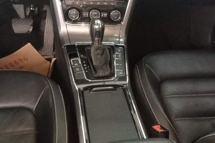 Used Volkswagen Passat 2016 330TSI DSG Luxury Edition Gear Lever