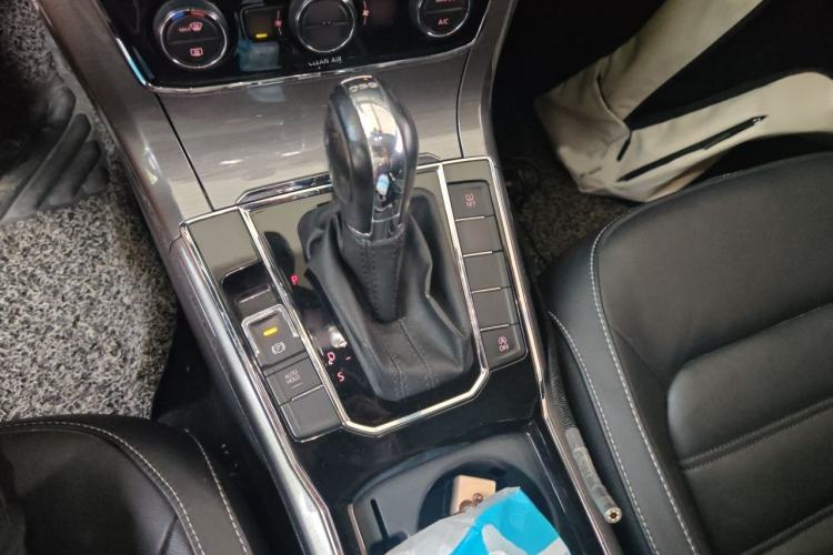 Used Volkswagen Passat 2016 330TSI DSG Luxury Edition Gear Lever