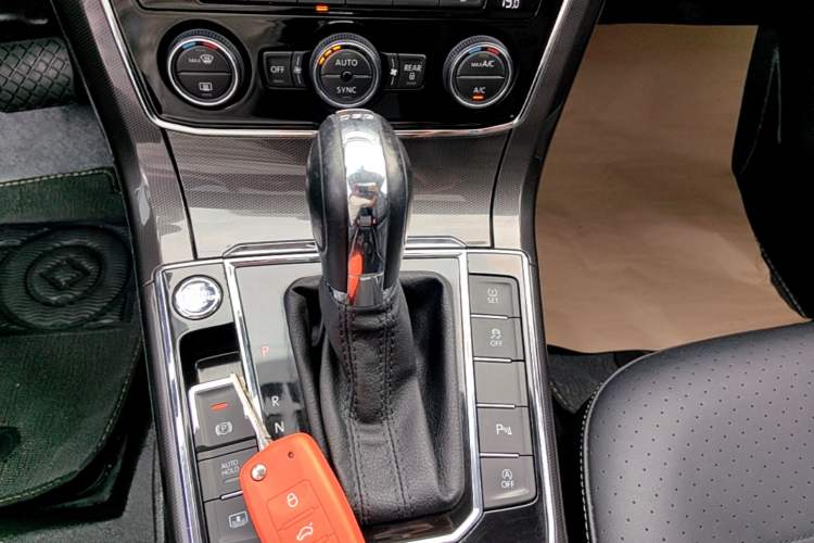 Used Volkswagen Passat 2016 330TSI DSG Prestige Edition Gear Lever