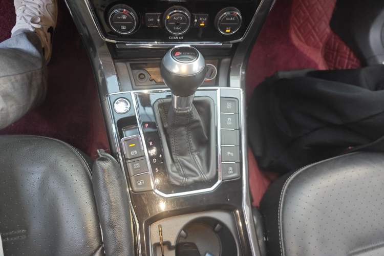 Used Volkswagen Passat 2016 330TSI DSG Prestige Edition Gear Lever