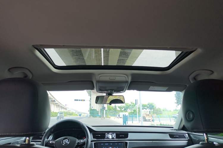 Used Volkswagen Passat 2016 330TSI DSG Luxury Edition Headliner