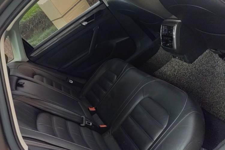 Used Volkswagen Passat 2016 330TSI DSG Luxury Edition Interior 3