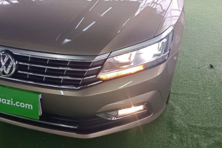 Used Volkswagen Passat 2016 330TSI DSG Luxury Edition Left Front Headlight