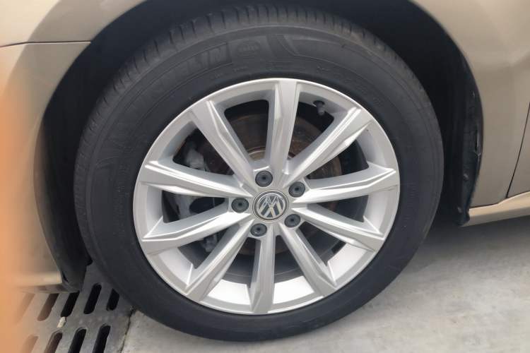Used Volkswagen Passat 2016 330TSI DSG Prestige Edition Left Front Wheel Hub