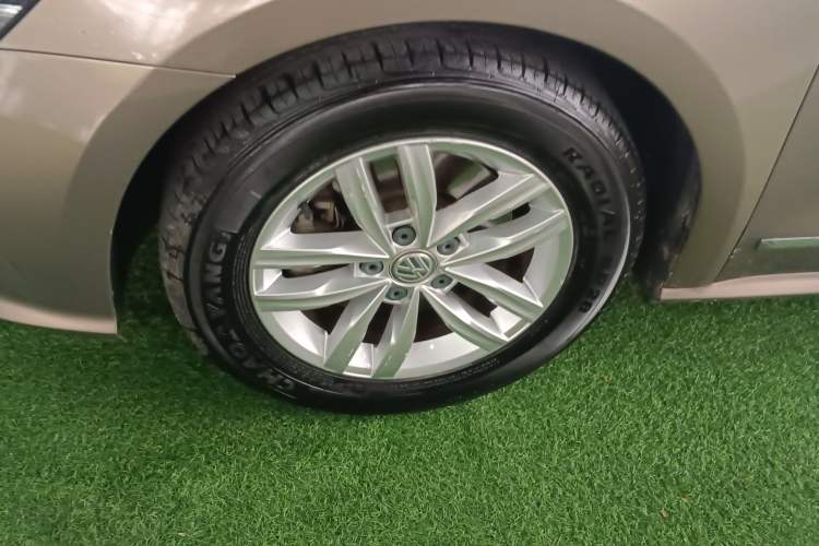 Used Volkswagen Passat 2016 330TSI DSG Luxury Edition Left Front Wheel Hub