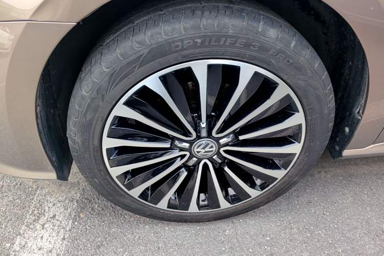 Used Volkswagen Passat 2016 330TSI DSG Prestige Edition Left Front Wheel Hub
