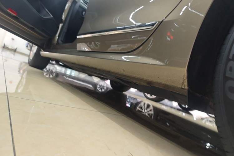 Used Volkswagen Passat 2016 330TSI DSG Luxury Edition Left Side Sill