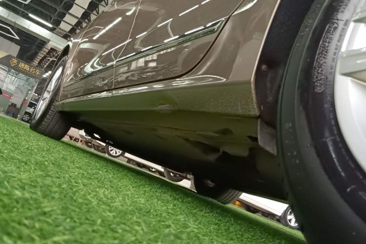 Used Volkswagen Passat 2016 330TSI DSG Luxury Edition Left Side Sill