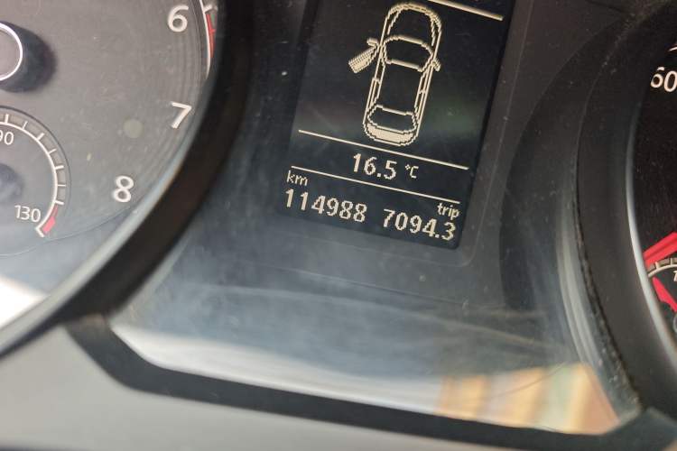 Used Volkswagen Passat 2016 330TSI DSG Luxury Edition Odometer Close Up