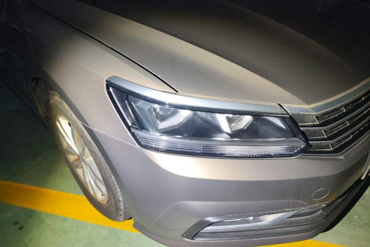 Used Volkswagen Passat 2016 330TSI DSG Luxury Edition Right Front Headlight