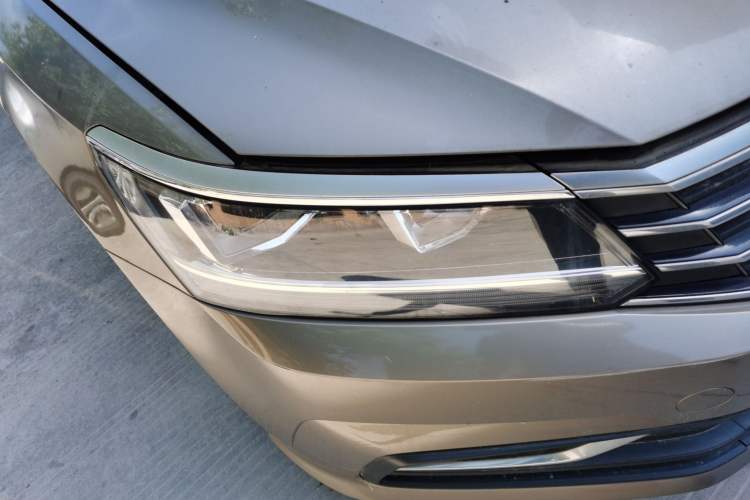 Used Volkswagen Passat 2016 330TSI DSG Luxury Edition Right Front Headlight