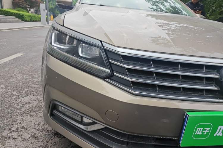 Used Volkswagen Passat 2016 330TSI DSG Luxury Edition Right Front Headlight