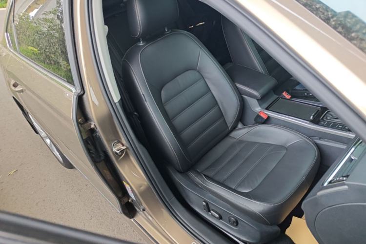 Used Volkswagen Passat 2016 330TSI DSG Luxury Edition Right Front Seat