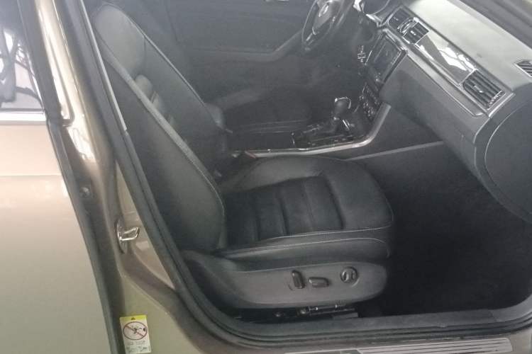 Used Volkswagen Passat 2016 330TSI DSG Luxury Edition Right Front Seat