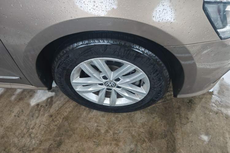 Used Volkswagen Passat 2016 330TSI DSG Luxury Edition Right Front Wheel Hub