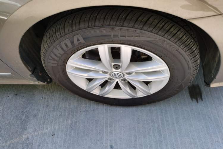 Used Volkswagen Passat 2016 330TSI DSG Luxury Edition Right Front Wheel Hub