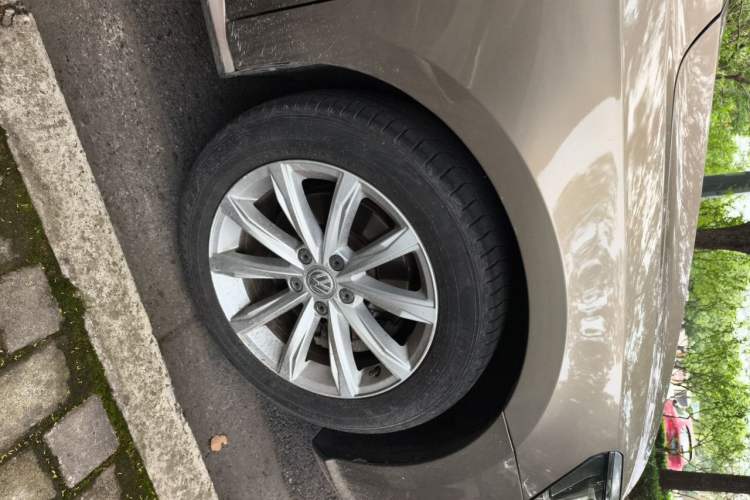 Used Volkswagen Passat 2016 330TSI DSG Prestige Edition Right Front Wheel Hub