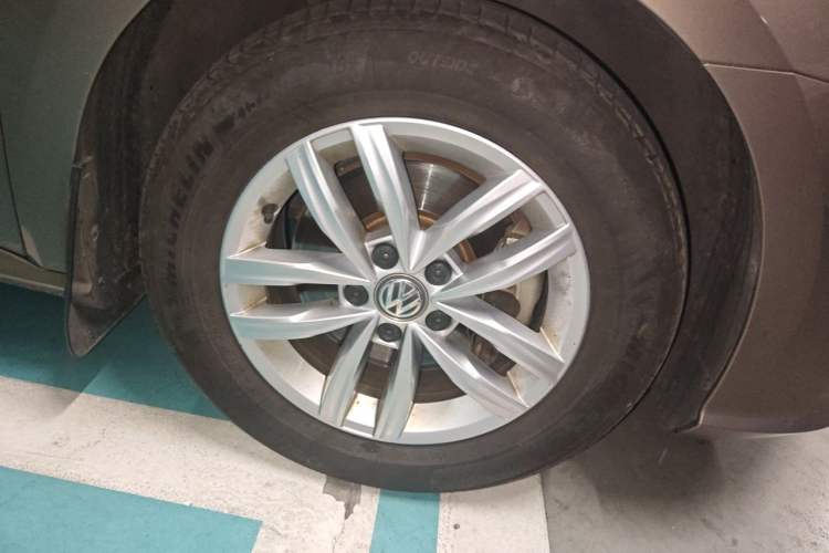 Used Volkswagen Passat 2016 330TSI DSG Luxury Edition Right Front Wheel Hub