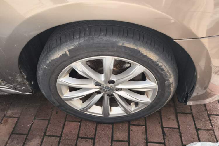 Used Volkswagen Passat 2016 280TSI DSG Prestige Edition Right Front Wheel Hub