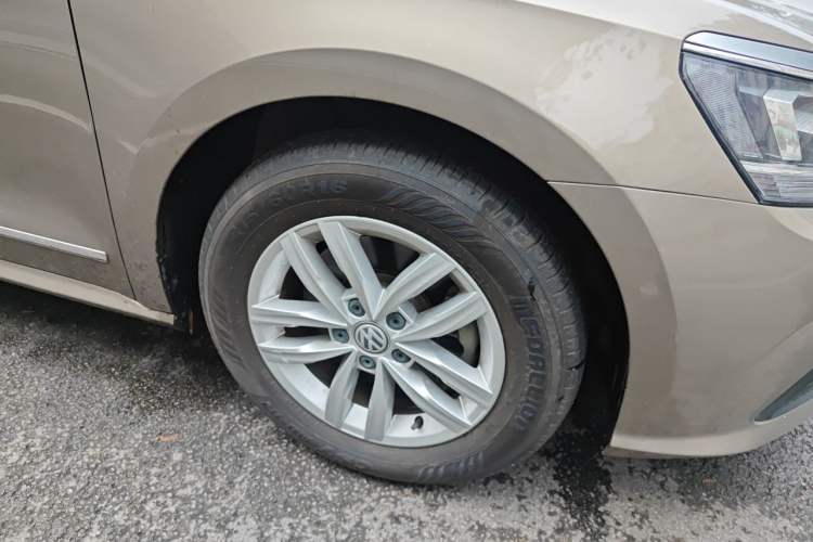 Used Volkswagen Passat 2016 330TSI DSG Luxury Edition Right Front Wheel Hub