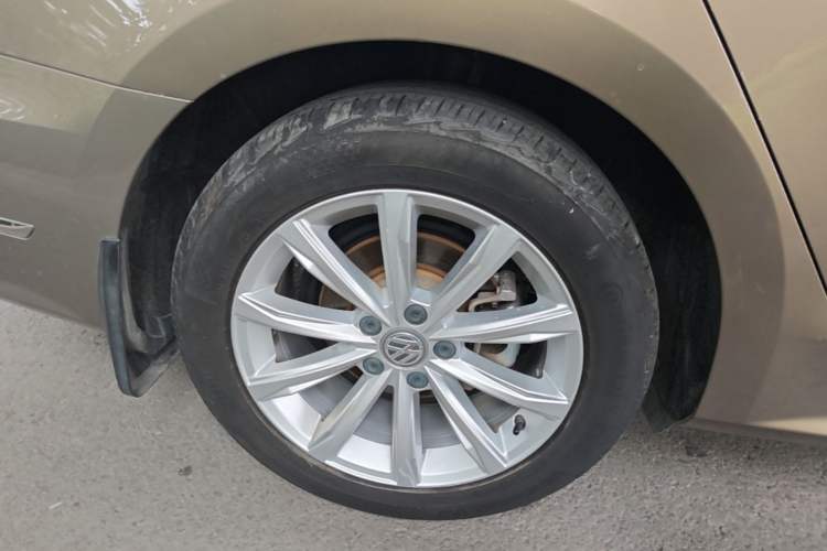 Used Volkswagen Passat 2016 330TSI DSG Luxury Edition Right Rear Wheel Hub