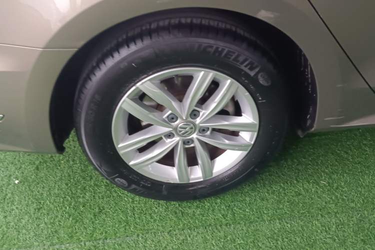 Used Volkswagen Passat 2016 330TSI DSG Luxury Edition Right Rear Wheel Hub