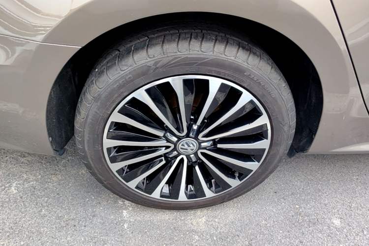 Used Volkswagen Passat 2016 330TSI DSG Prestige Edition Right Rear Wheel Hub