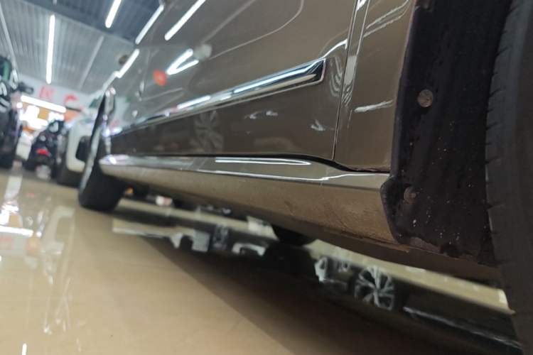 Used Volkswagen Passat 2016 330TSI DSG Luxury Edition Right Side Sill
