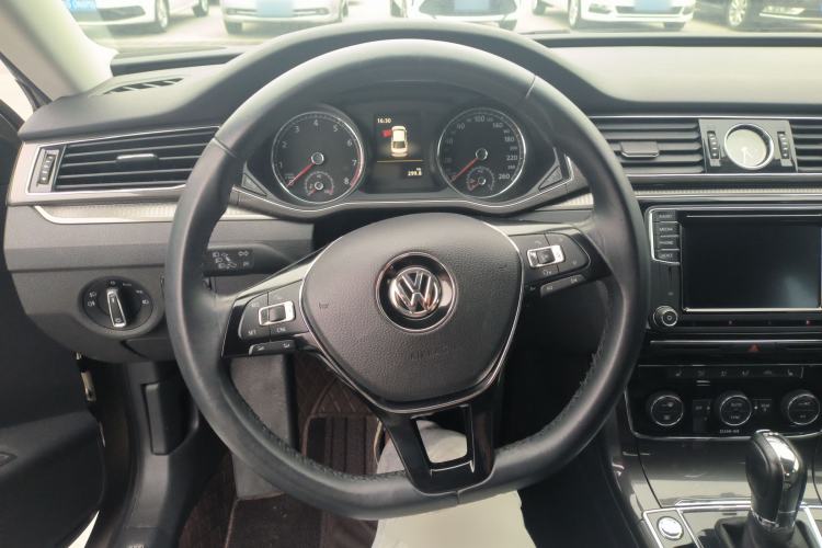 Used Volkswagen Passat 2016 330TSI DSG Prestige Edition Steering Wheel