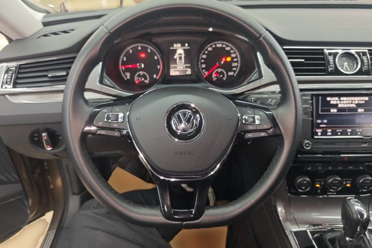 Used Volkswagen Passat 2016 330TSI DSG Luxury Edition Steering Wheel