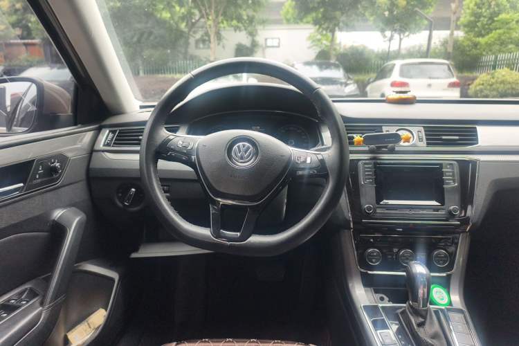 Used Volkswagen Passat 2016 280TSI DSG Prestige Edition Steering Wheel