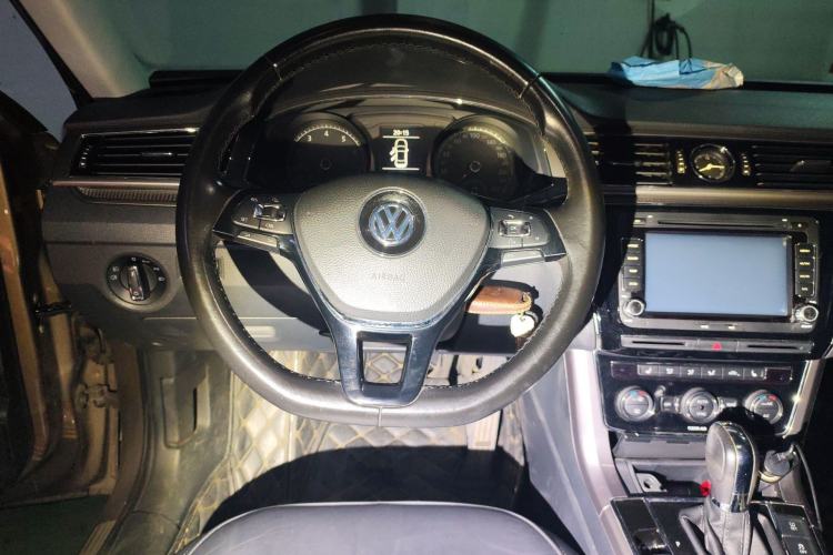 Used Volkswagen Passat 2016 330TSI DSG Luxury Edition Steering Wheel