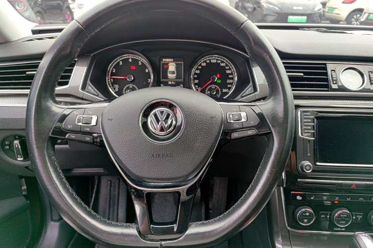 Used Volkswagen Passat 2016 330TSI DSG Prestige Edition Steering Wheel