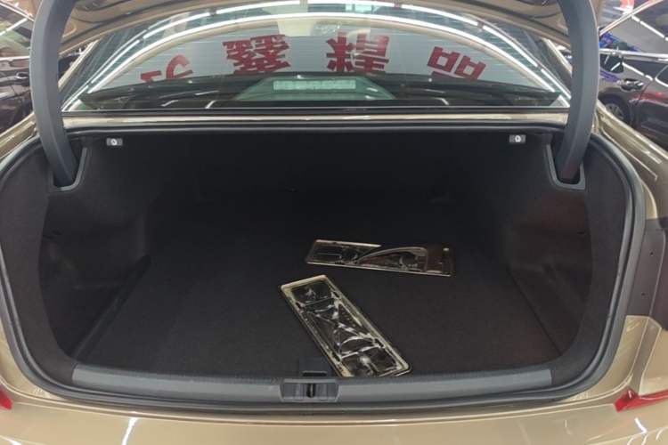 Used Volkswagen Passat 2016 330TSI DSG Luxury Edition Trunk