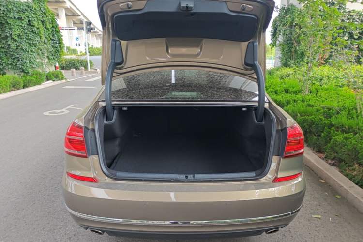Used Volkswagen Passat 2016 330TSI DSG Luxury Edition Trunk
