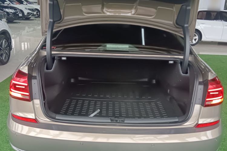 Used Volkswagen Passat 2016 330TSI DSG Luxury Edition Trunk