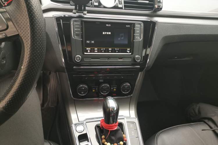 Used Volkswagen Passat 2017 330TSI DSG Luxury Edition Audio And AC Panel