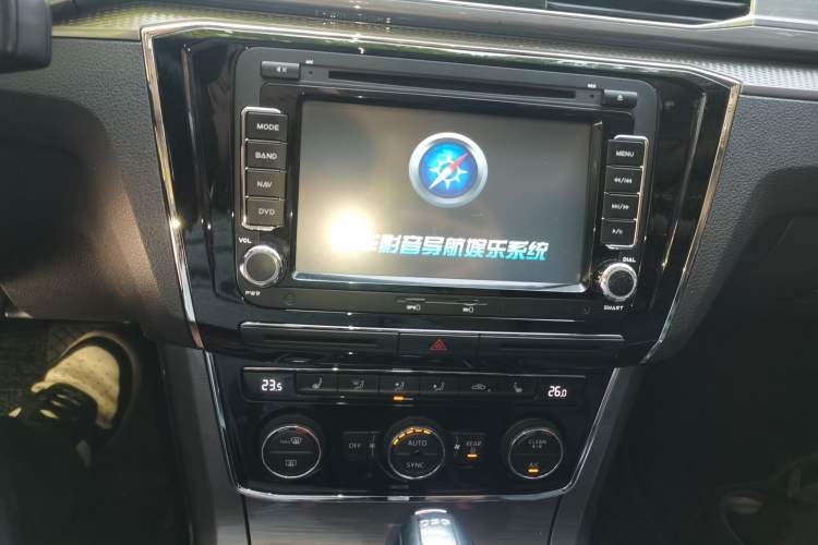 Used Volkswagen Passat 2017 330TSI DSG Luxury Edition Audio And AC Panel