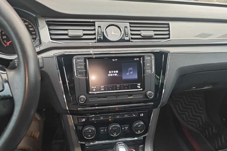 Used Volkswagen Passat 2017 330TSI DSG Luxury Edition Audio And AC Panel