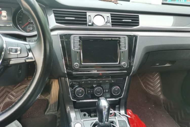 Used Volkswagen Passat 2017 330TSI DSG Prestige Edition Audio And AC Panel