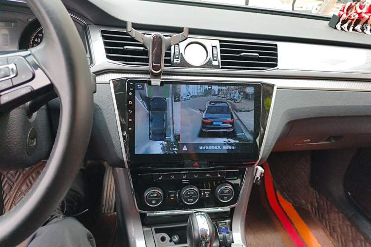 Used Volkswagen Passat 2017 330TSI DSG Luxury Edition Audio And AC Panel
