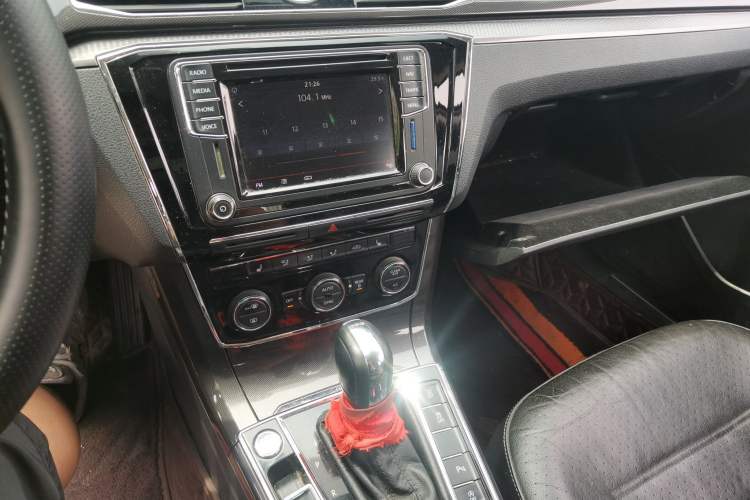 Used Volkswagen Passat 2017 330TSI DSG Prestige Edition Audio And AC Panel