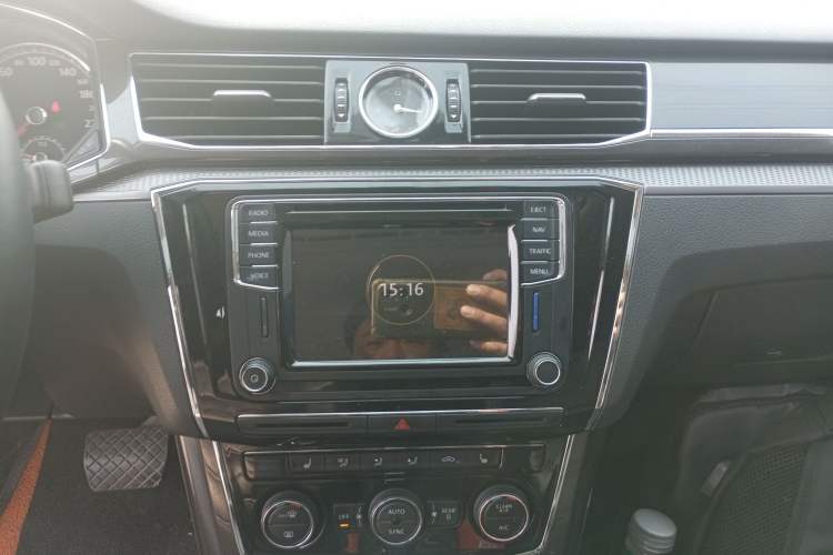 Used Volkswagen Passat 2017 330TSI DSG Prestige Edition Audio And AC Panel