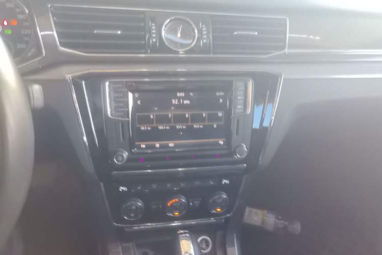 Used Volkswagen Passat 2017 330TSI DSG Prestige Edition Audio And AC Panel